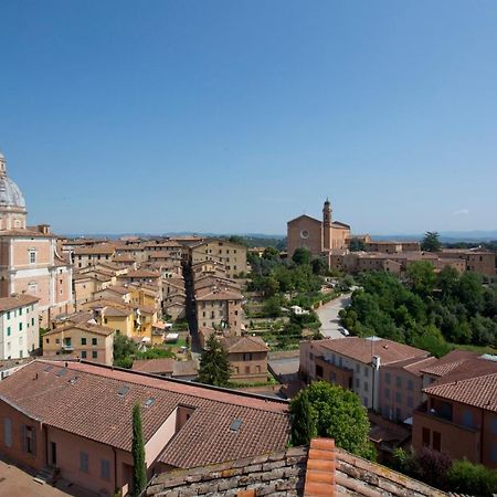 Residenza D'Epoca Palazzo Piccolomini Apartment Сиена Екстериор снимка