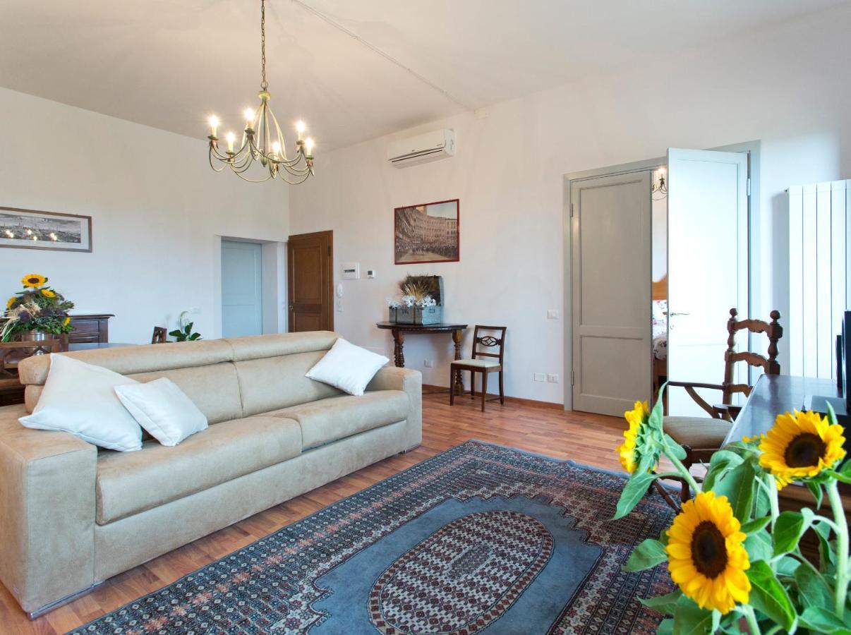 Residenza D'Epoca Palazzo Piccolomini Apartment Сиена Екстериор снимка