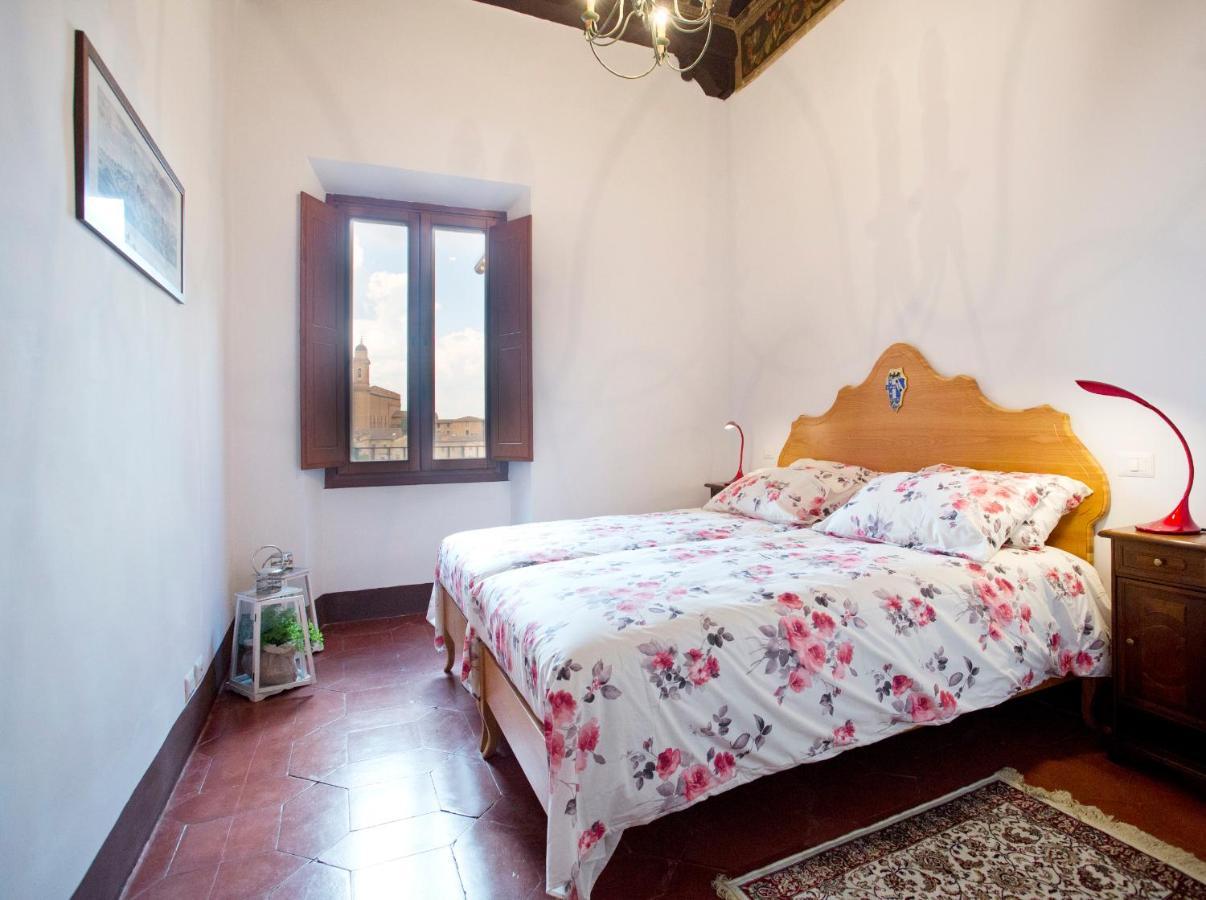 Residenza D'Epoca Palazzo Piccolomini Apartment Сиена Екстериор снимка