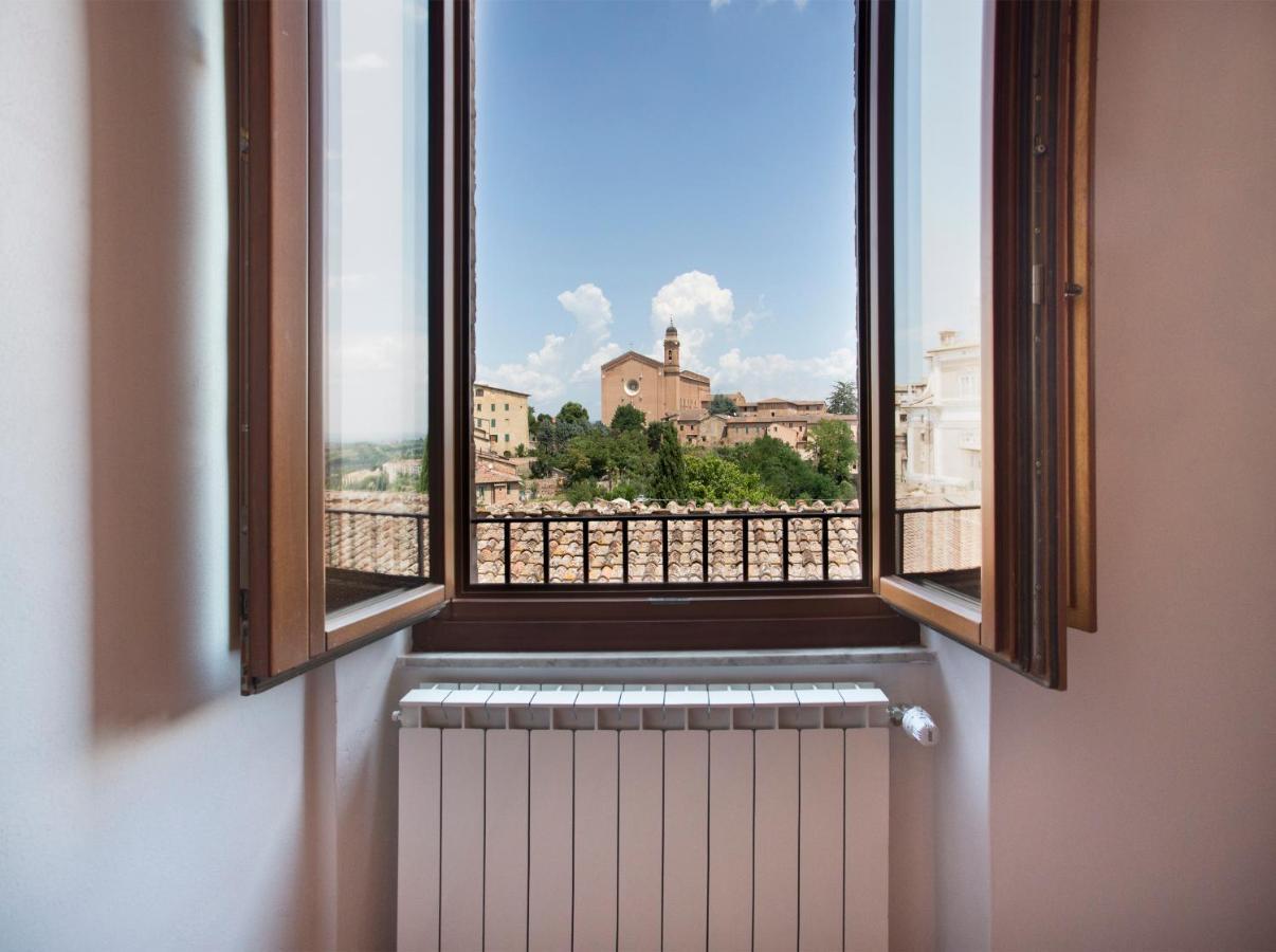 Residenza D'Epoca Palazzo Piccolomini Apartment Сиена Екстериор снимка