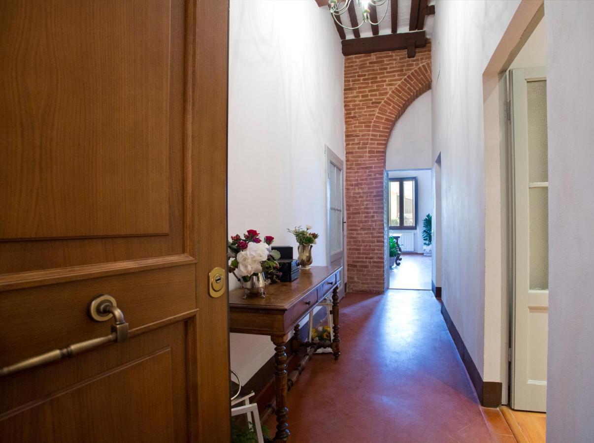 Residenza D'Epoca Palazzo Piccolomini Apartment Сиена Екстериор снимка