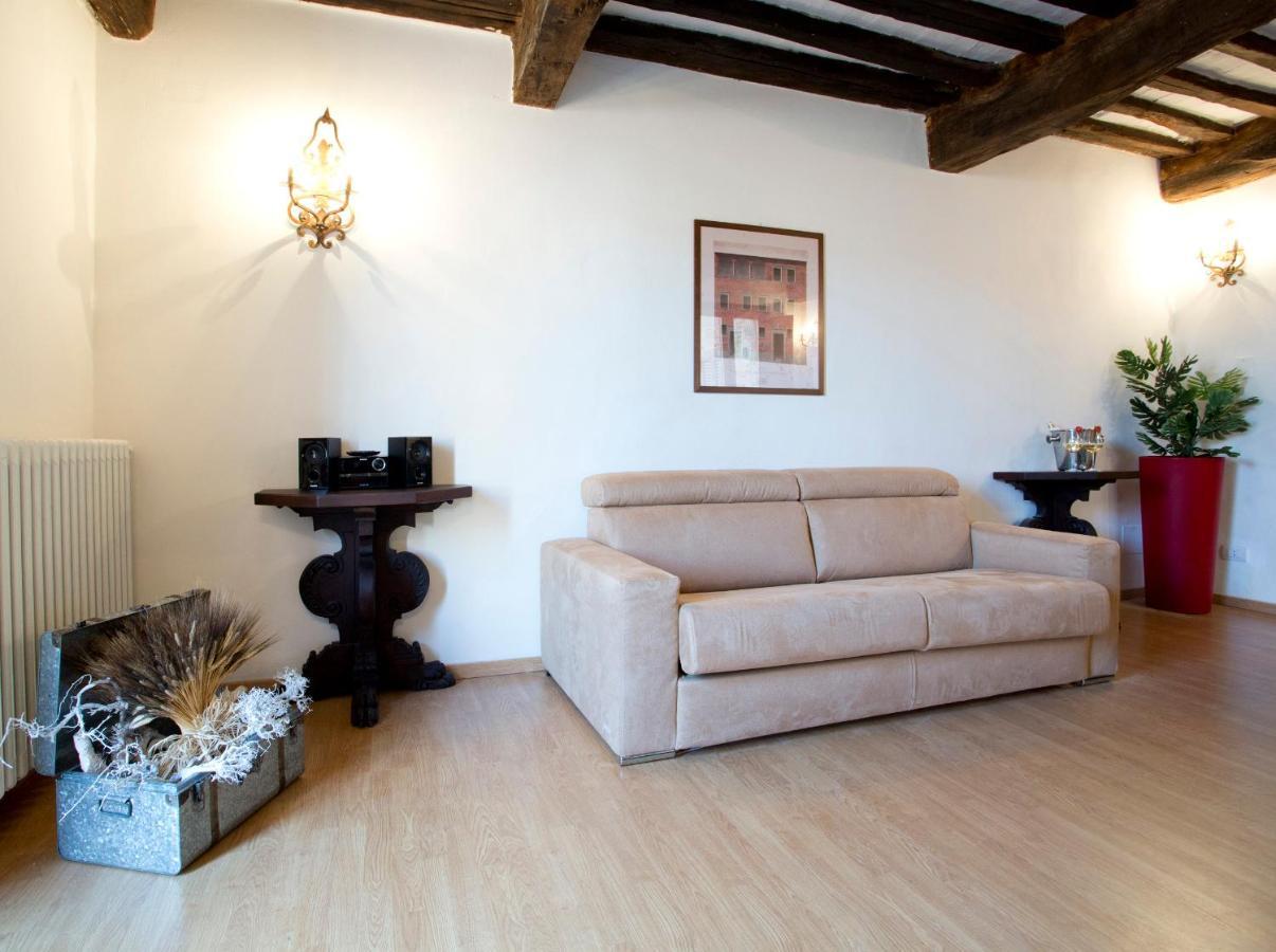 Residenza D'Epoca Palazzo Piccolomini Apartment Сиена Екстериор снимка
