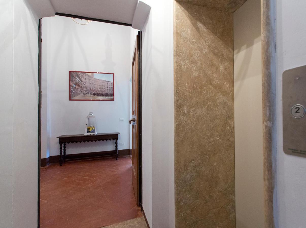 Residenza D'Epoca Palazzo Piccolomini Apartment Сиена Екстериор снимка