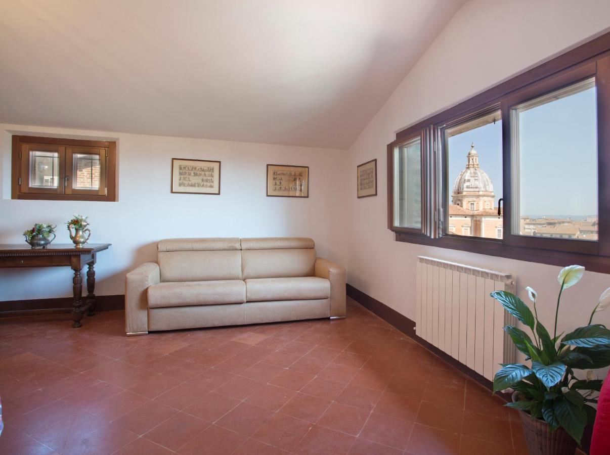Residenza D'Epoca Palazzo Piccolomini Apartment Сиена Екстериор снимка