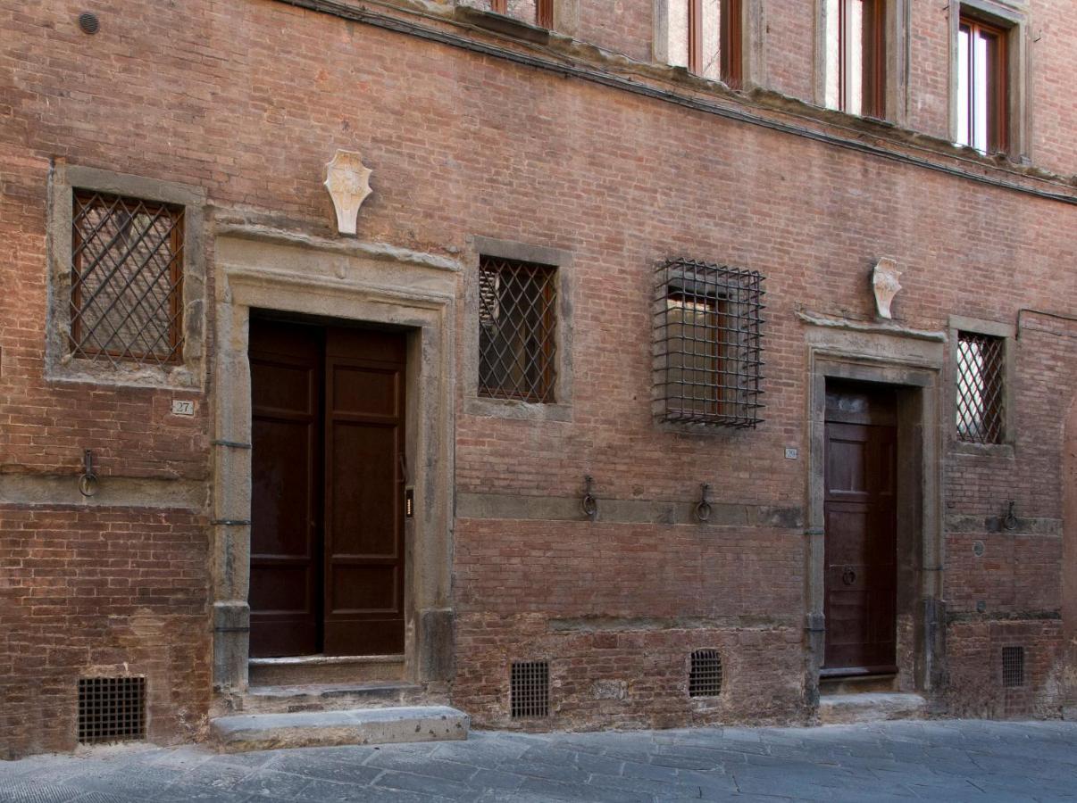 Residenza D'Epoca Palazzo Piccolomini Apartment Сиена Екстериор снимка