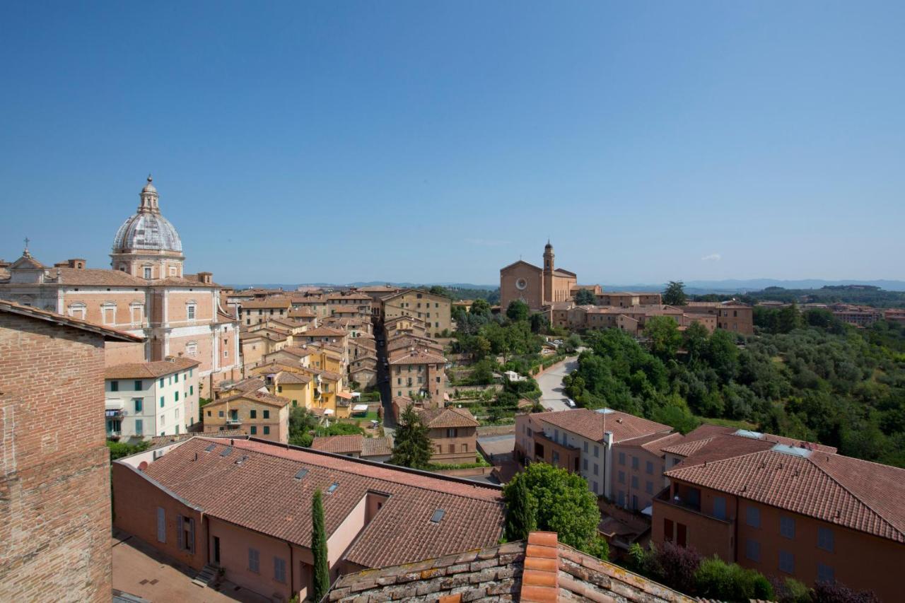 Residenza D'Epoca Palazzo Piccolomini Apartment Сиена Екстериор снимка